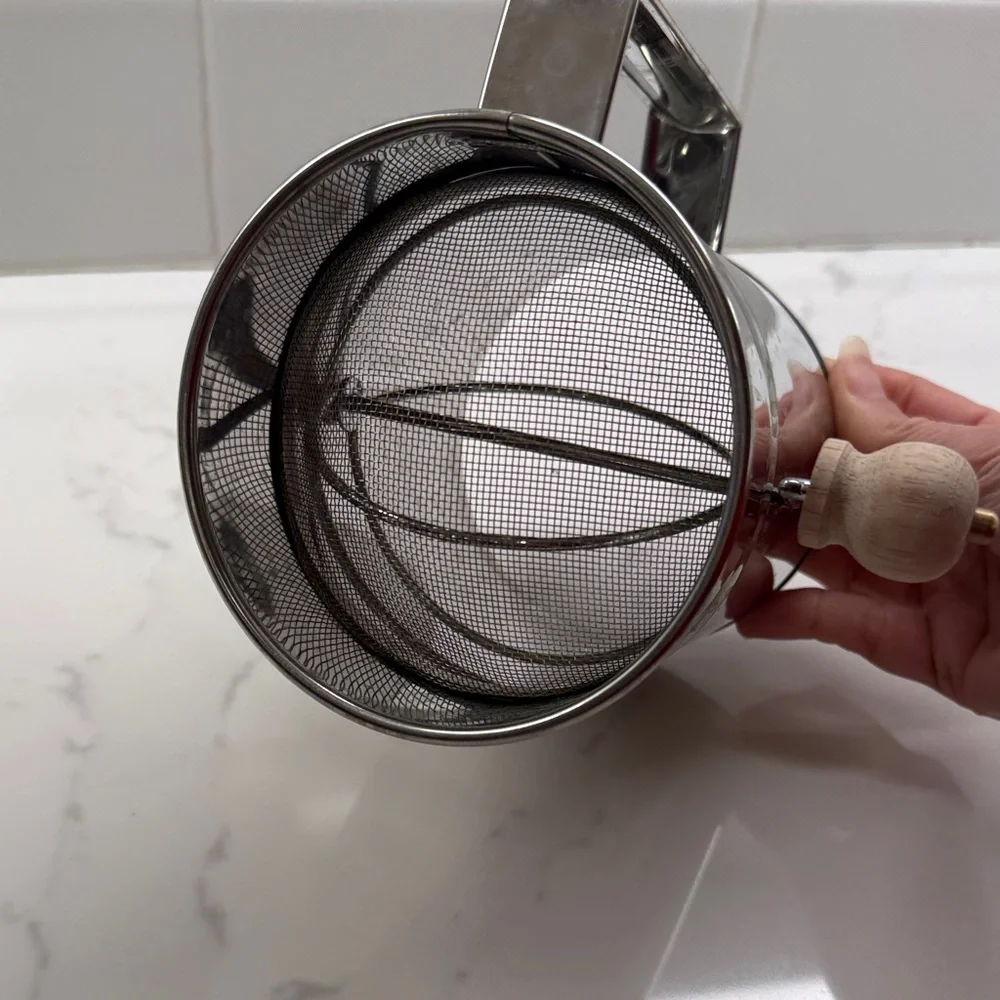 Williams Sonoma Stainless Steel Hand-Crank Sifter with Wooden Handle